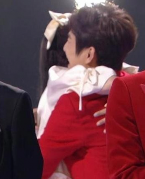 27位明星的跨年，有人翻車，有人悶聲幹了件大事上了《新聞聯播》