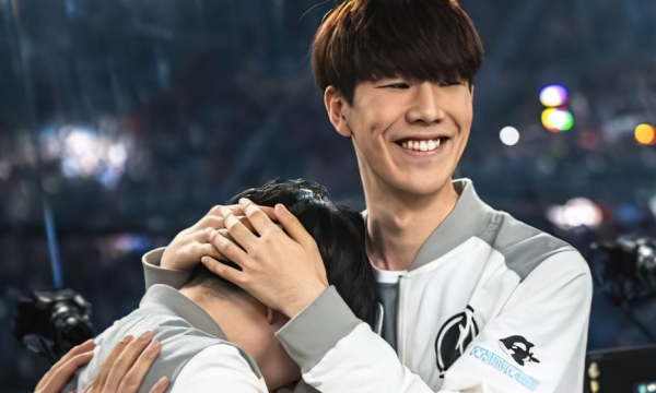 奪冠狂歡後的“選手搶親大戰” 奪冠狂歡後的“選手搶親大戰”