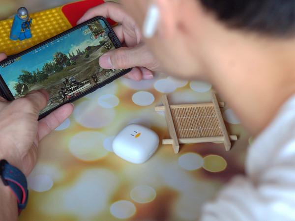 個性訂製Liavs怪奇鵝一款有個性的耳機