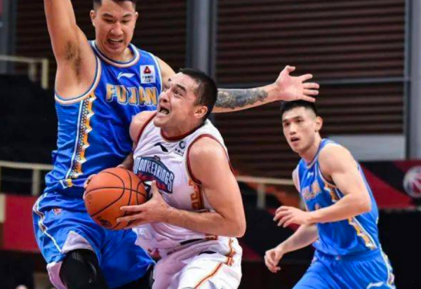 吹鼻子瞪眼!西熱力江帶隊方式遭質疑!球迷:年輕球員都不敢打了 吹鼻子瞪眼!西熱力江帶隊方式遭質疑!球迷:年輕球員都不敢打了