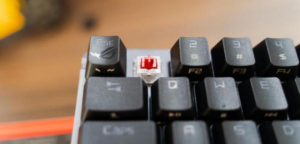 細節控的盛宴優於cherry出眾手感，ROG魔導士NX山楂紅軸機械鍵盤