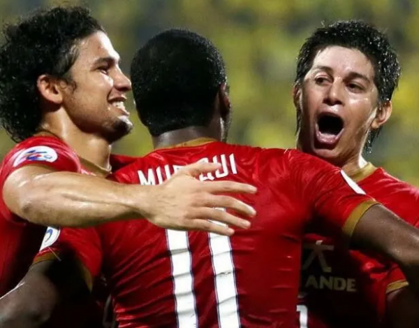 爛攤子！廣州隊與歸化球員解約！限薪60萬封頂，球員嘆錢少