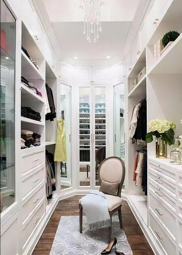 新房裝修，以下8個地方裝上櫃子，儲物空間就足夠用了