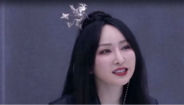 有種“整容”叫薩頂頂卸妝，神婆變女神，網友：你早這樣早就紅了