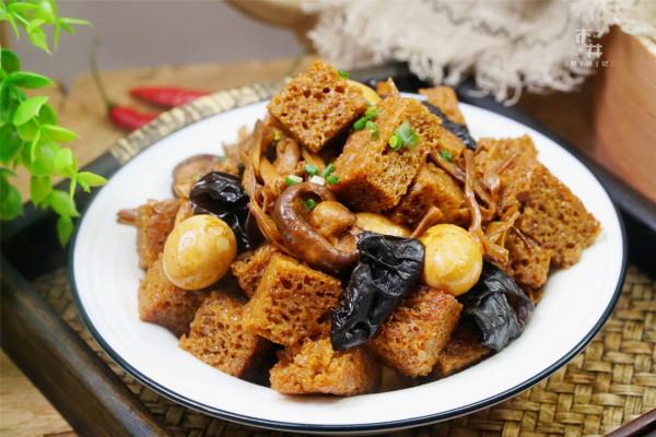 中秋佳節，家宴6菜2湯已備好，葷素搭配合理，好吃不浪費