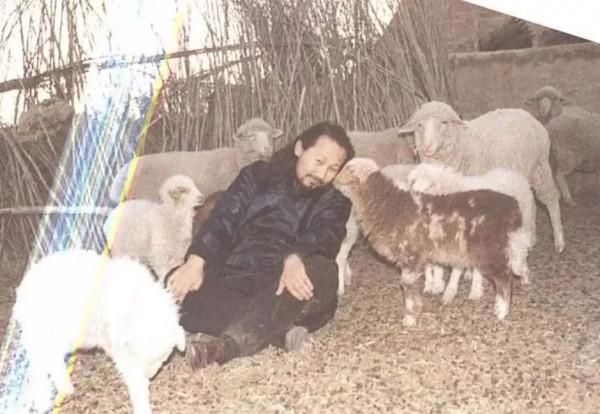 喝酒喝到家財散盡，妻子暴走，老來喪女的騰格爾如今“悔”了嗎？