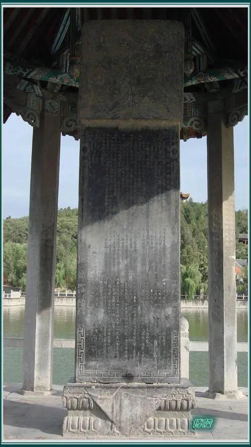 在河南輝縣百泉景區，曾經有歷史文豪蘇軾、岳飛留下來的墨寶