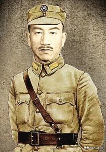 “猛虎”朱再明：騎馬用機槍打下日軍飛機，單挑日軍大佐將其斬首