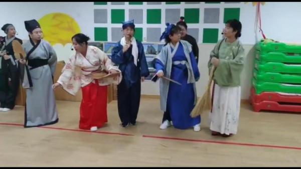 網路中國節•中秋丨迎中秋，幼兒園上演“漢服、燈籠秀”