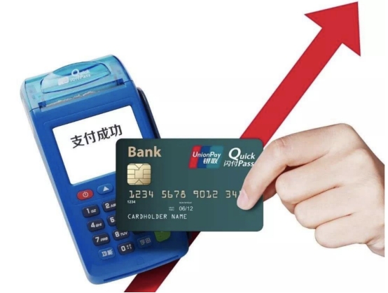 銀行卡簡訊通知要開通嗎？收費政策該取消嗎？銀行員工給出建議