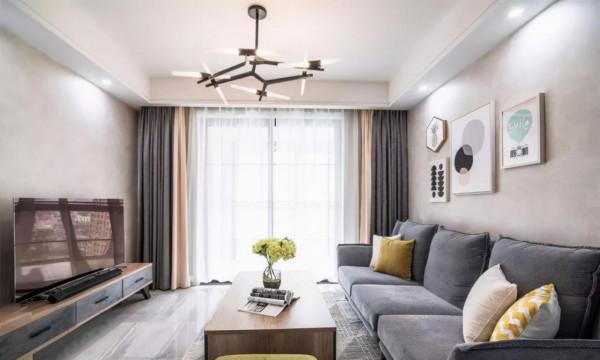 127平現代風陽臺隔出小書房，臨著大大的落地窗，輕鬆又愜意