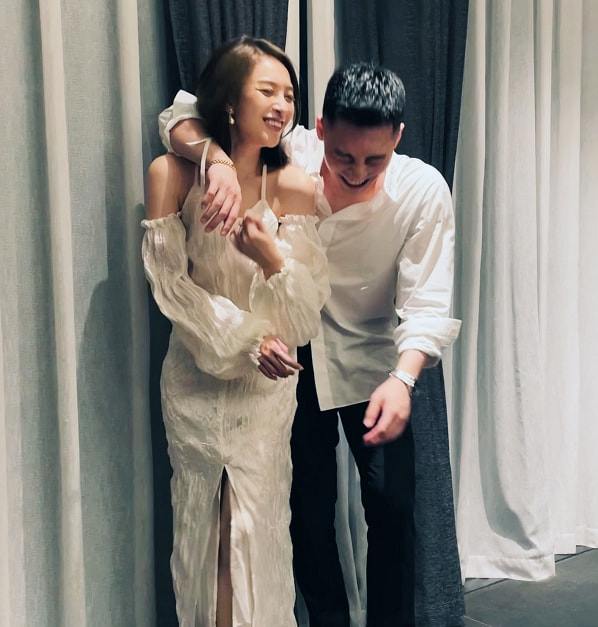 《心動4》羅悅嘉曬與麥姐合照，只顧臉好看手指P歪了，太敷衍了