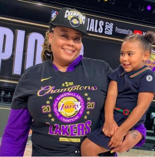 相當自律!戴維斯大婚之日,詹姆斯、威少訓練完後,才驅車前往 相當自律!戴維斯大婚之日,詹姆斯、威少訓練完後,才驅車前往