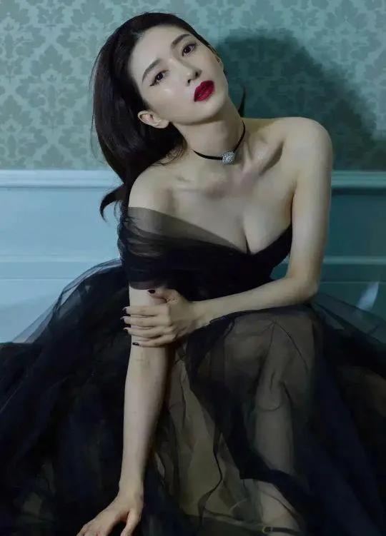 江疏影:一看就是御姐型的,尤其是第七張滿滿的征服欲 江疏影:一看就是御姐型的,尤其是第七張滿滿的征服欲