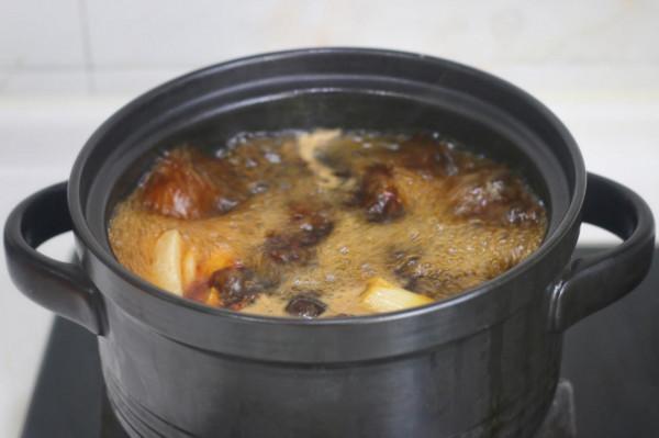 豬肉降到9塊，烙幾個火燒，滷1鍋肉，剁碎一夾，太香了