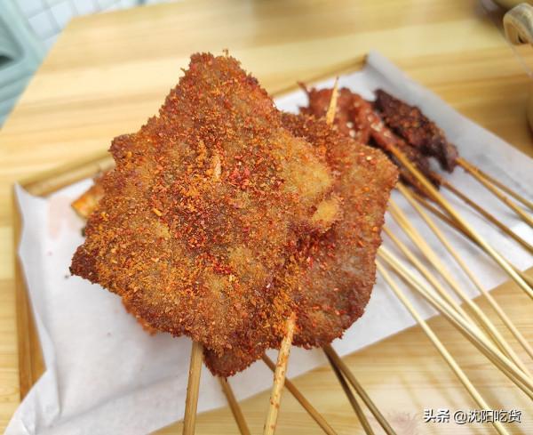 每次看到炸串店裡的自制雞排,自制牛排,都忍不住要嘗一嘗 每次看到炸串店裡的自制雞排,自制牛排,都忍不住要嘗一嘗