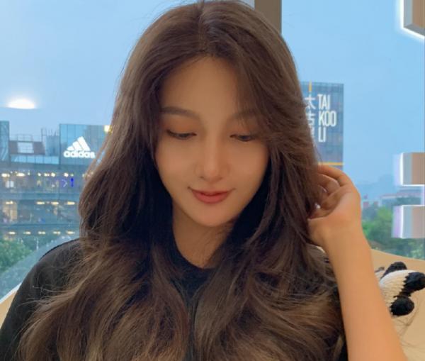 都美竹時隔兩個月曬照分享新發型，回應粉絲：會好好生活