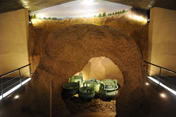 2003年，5位村民挖出27件國寶，揭開西周歷史疑案，政府獎勵20萬