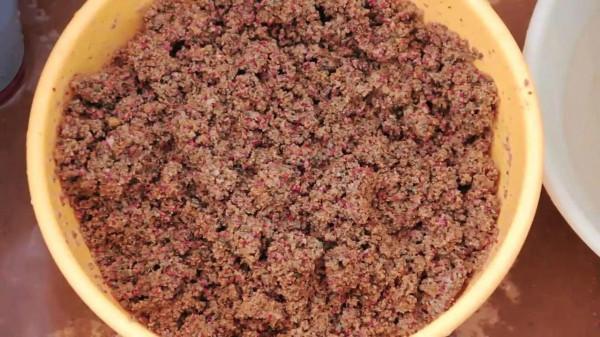 分享野釣開餌中的一個小秘招，照此施展，妙處多