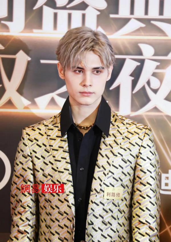 搜狐盛典：Angelababy豔壓，趙雅芝氣質可貴，婁藝瀟穿漢服走紅毯