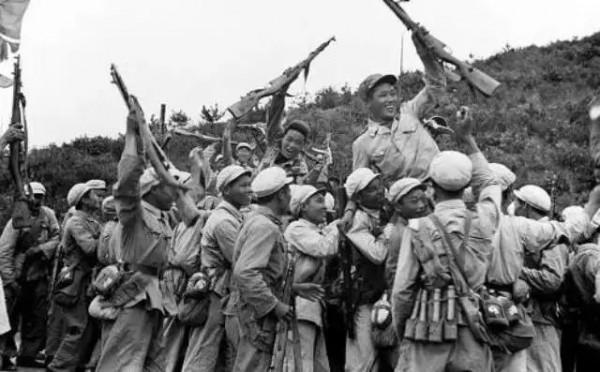 新中國初立百廢待興，美國全方位封鎖欲扼殺，毛主席的決策真高明