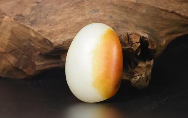 籽料原石與雕刻後的籽料，那個更具體有收藏價值