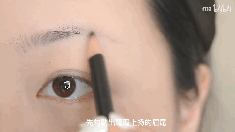 換個眉形換張臉！2022年最流行的4款眉形，你最適合哪款？