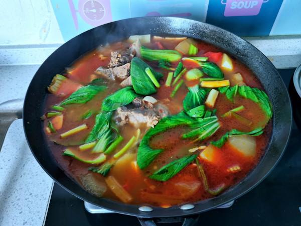 大骨頭還是這樣燉出來最香，香辣鮮美，兩人一大盆吃香了