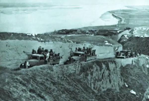 母親得知兒子參軍後犧牲悲痛欲絕，17年後一中將來信：請娘來京