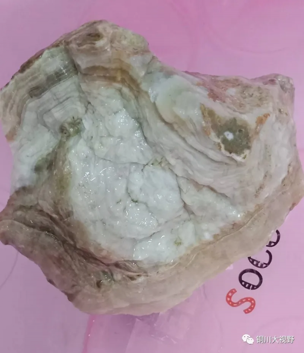 陝西銅川宜君縣深山發現“奇石”?你怎麼看 陝西銅川宜君縣深山發現“奇石”?你怎麼看