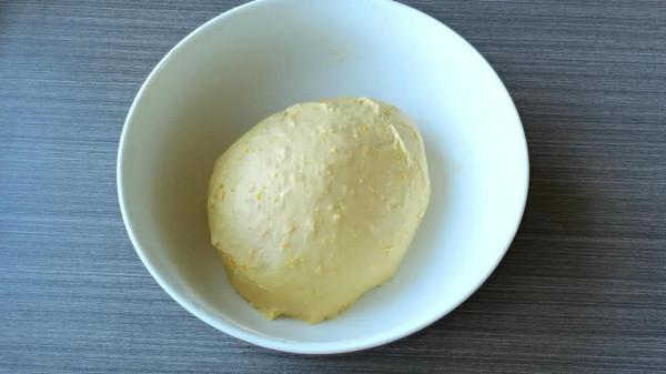 用橙子給家人做麵包，香甜鬆軟，橙香味兒十足，大人孩子都愛吃