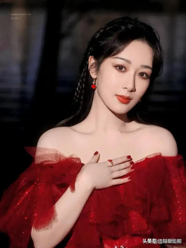 楊紫跨年酒紅色長裙 楊紫跨年酒紅色長裙