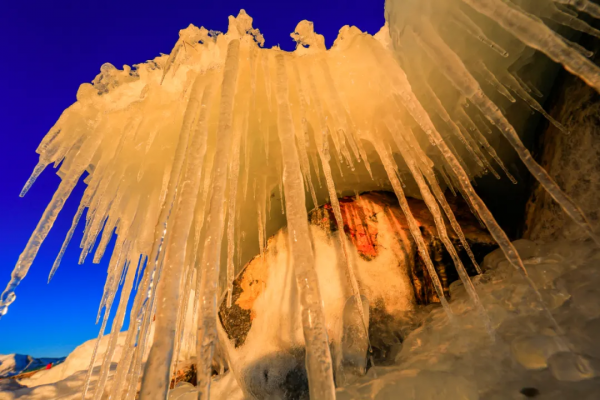 奇觀！賽里木湖驚現水霧大潮景象