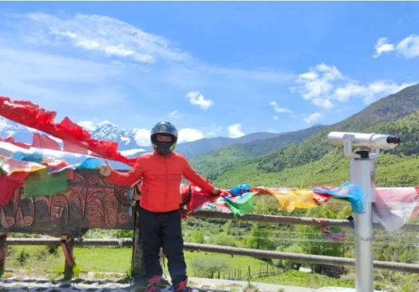 男子騎125摩托用9天時間從連灘西壩開到西藏拉薩，全程4千多公里