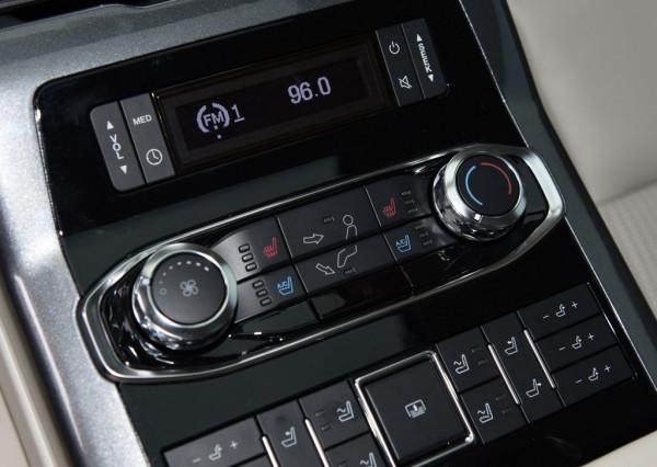 長超5米，配2.0T+8AT，才賣20萬出頭，月銷不足2千輛，金牛座真慘