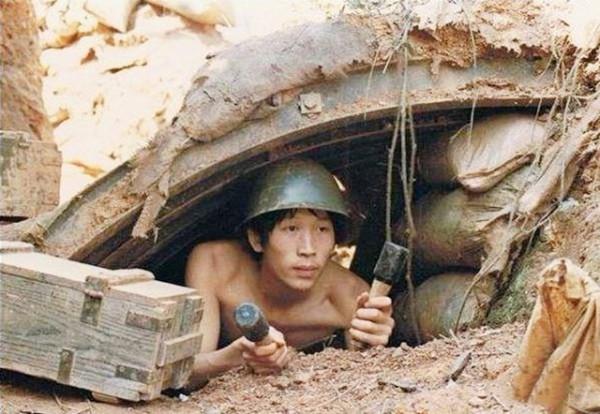 參戰老兵回憶老山貓耳洞:三個蚊子一盤菜,十個老鼠一麻袋 參戰老兵回憶老山貓耳洞:三個蚊子一盤菜,十個老鼠一麻袋