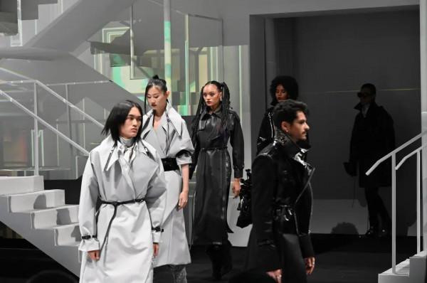 羽絨服，為什麼中老年喜歡波司登，年輕人愛穿北面？來聽聽大實話