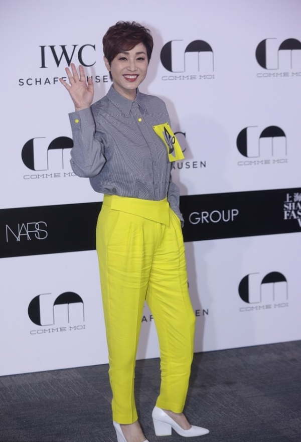 陳法蓉和朱茵站一起好養眼,雖然身高有差距,但氣質很優雅 陳法蓉和朱茵站一起好養眼,雖然身高有差距,但氣質很優雅