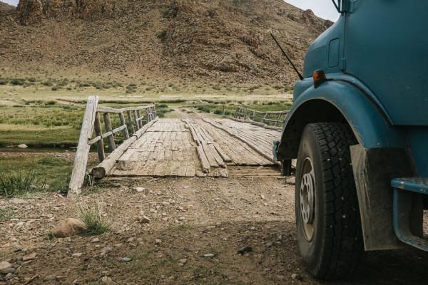 賣掉所有東西，兩夫妻帶著4歲的兒子，開卡車環遊世界。（1）