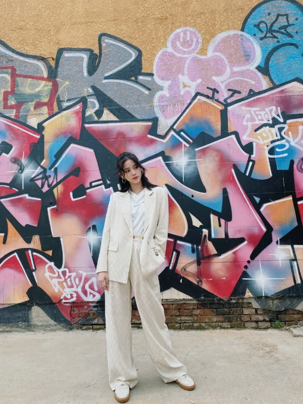 今年早秋，打敗小白鞋，這雙鞋誰穿誰美