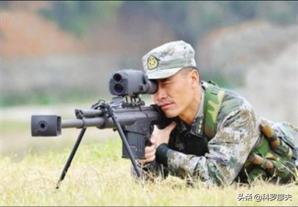 被巴雷特打中人體，有何後果？一槍兩截，穿防彈衣也照樣炸成碎片