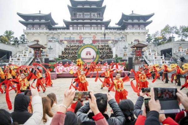 元宵節，來銅官窯古鎮體驗乘船放河燈