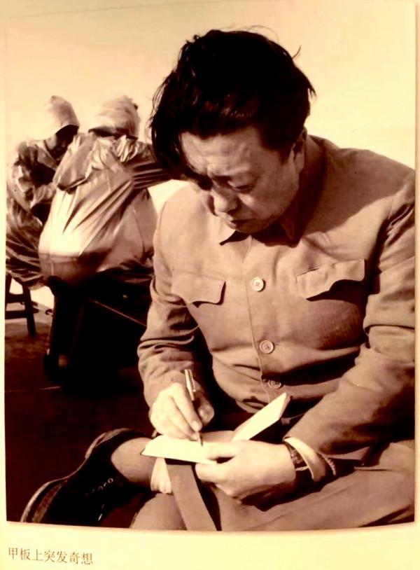 傳唱半個多世紀，《我們走在大路上》竟與周總理有著這樣的淵源