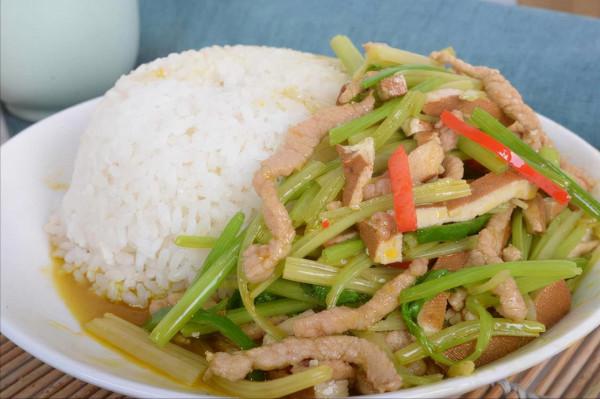 江蘇這家蓋飯,價格按勺算,最貴18元1勺,食客:量少價格不便宜 江蘇這家蓋飯,價格按勺算,最貴18元1勺,食客:量少價格不便宜