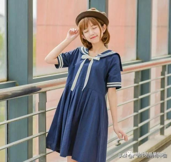 迎面一股海軍風，減齡顯瘦小能手