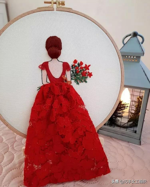 像真發一樣可以編的髮型都能繡出來，如此立體的繡法怎麼能錯過