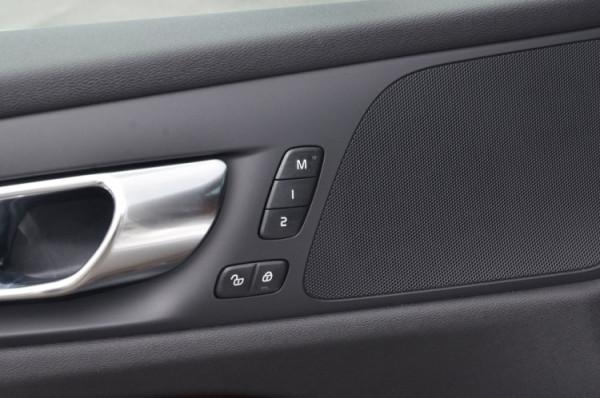 換裝48V輕混系統 實拍2022款沃爾沃S60