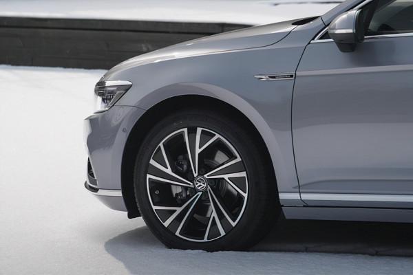 合資B級市場變天了，帕薩特跌出前三，紅旗H5超越邁騰