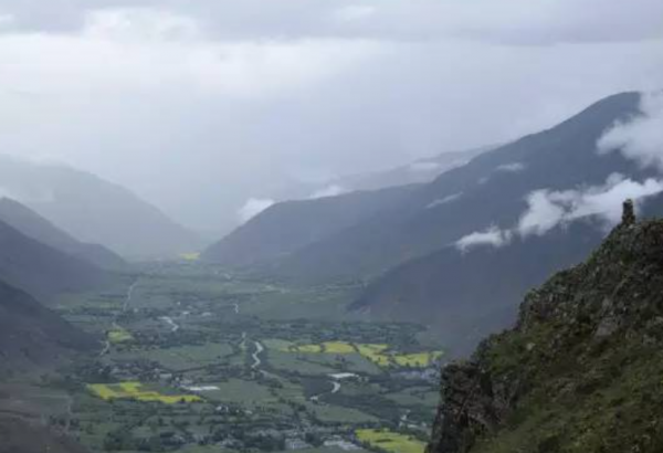 李長波45歲辭職，3年多從吉林徒步到海南，途中喜歡收集菸酒標誌