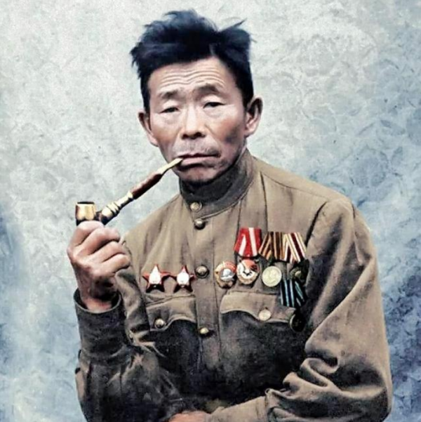 蘇聯傳奇狙擊手：黃面板、 煙不離手，4年殺敵368個